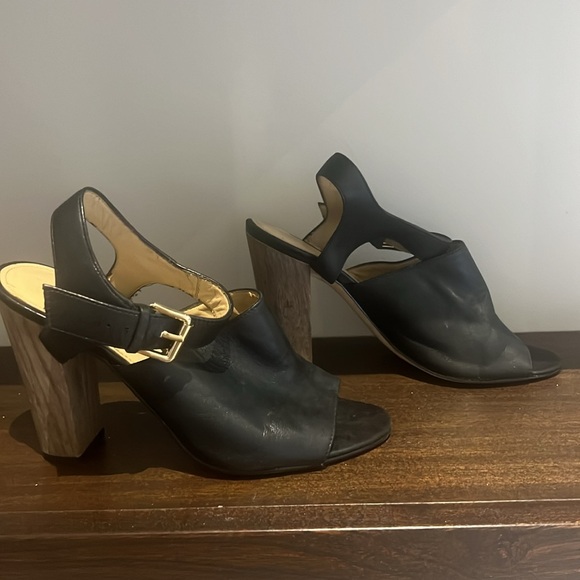 IVANKA TRUMP Leather Sandals - Picture 2 of 6